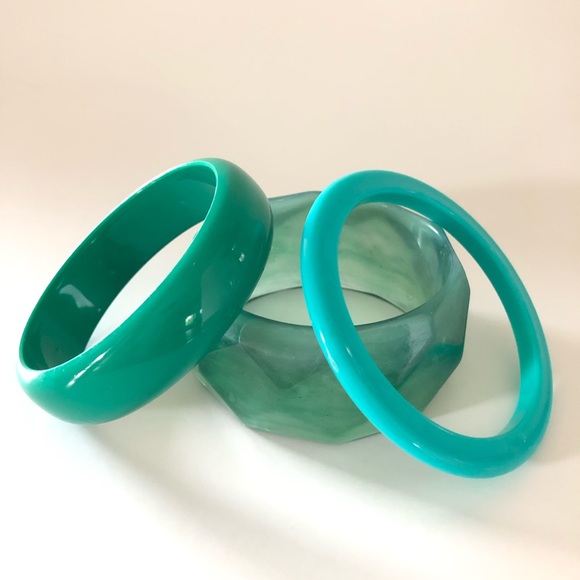 Vintage Lucite Acrylic Green Bangle Bracelet - Picture 4 of 5